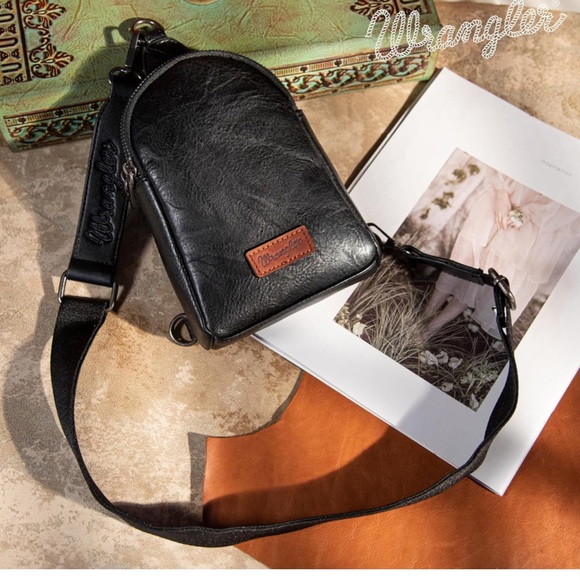 Wrangler Sling Bag/Crossbody/Chest Bag - Black - Picture 4 of 7